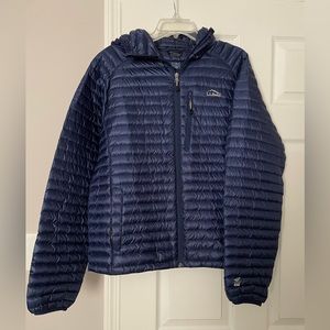 L.L. Bean Men’s Ultralight 850 Down Hooded Jacket - Large